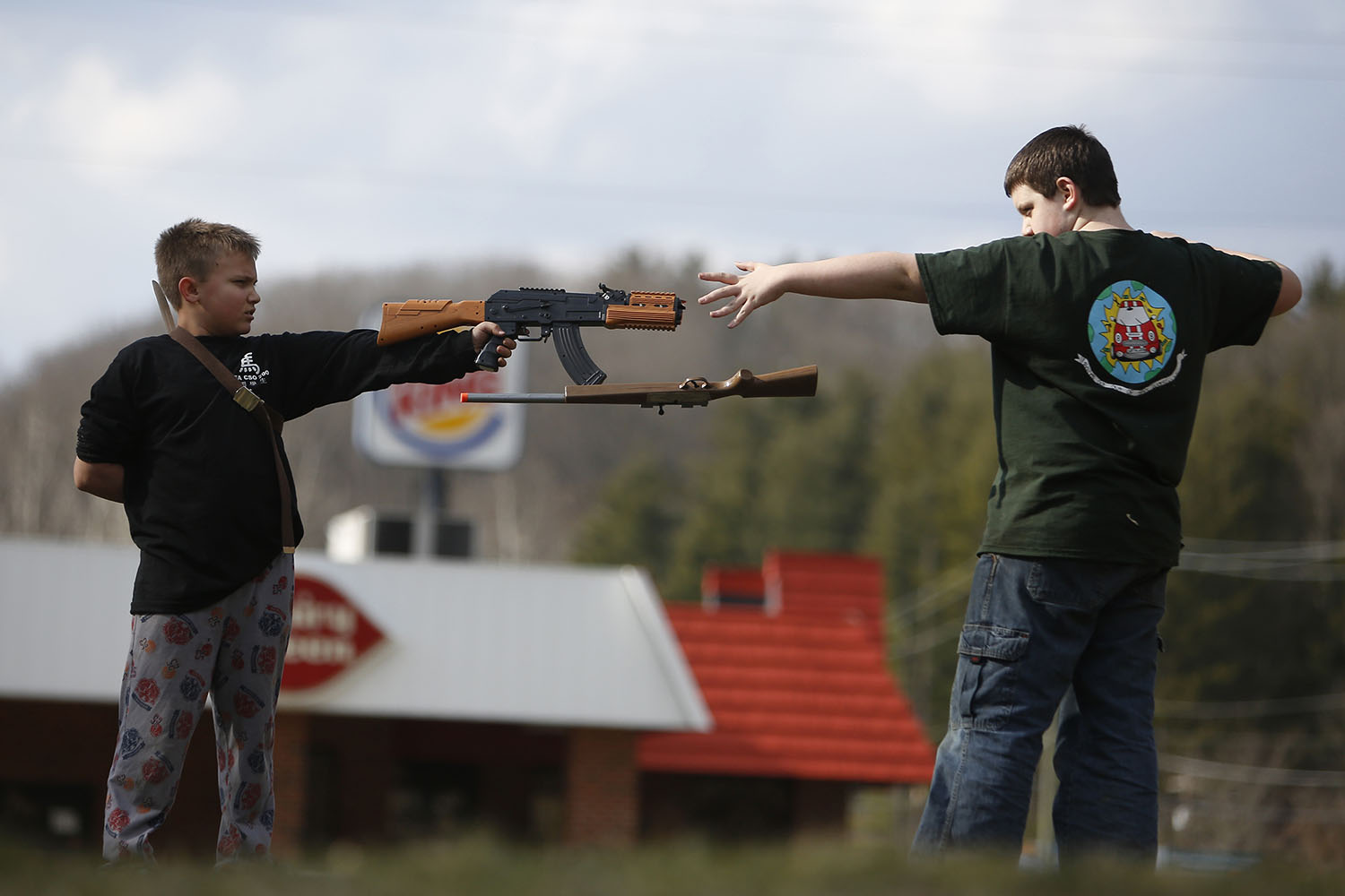 Children play with toy guns near US 33 in Nelsonville, Ohio. Wonsuk Choi